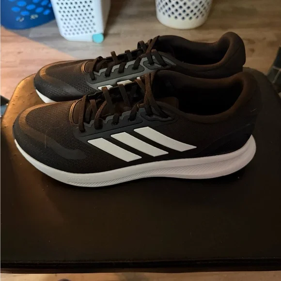 New men’s black Adidas sneakers - Picture 2 of 3